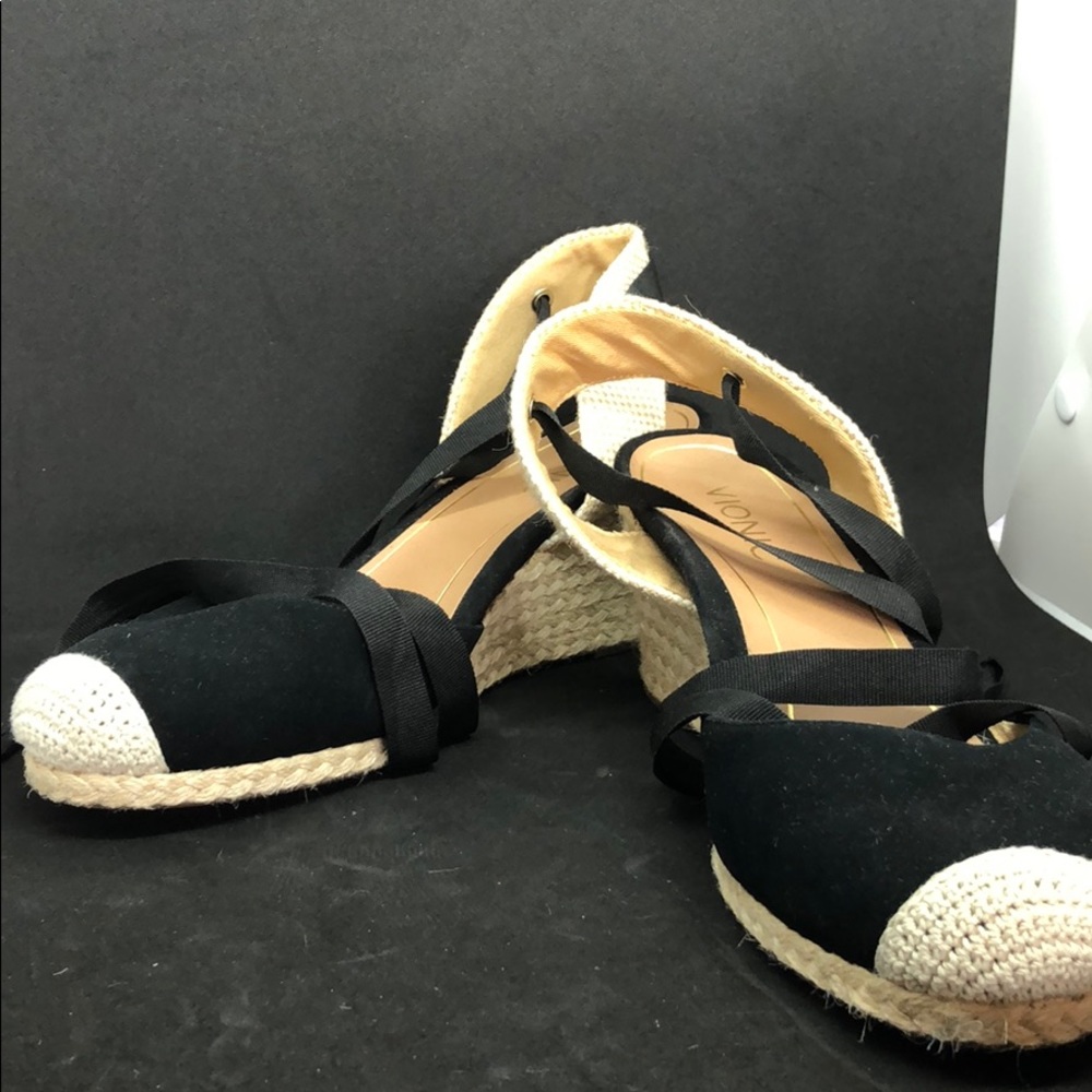Shoes - Picture 4 of 7
